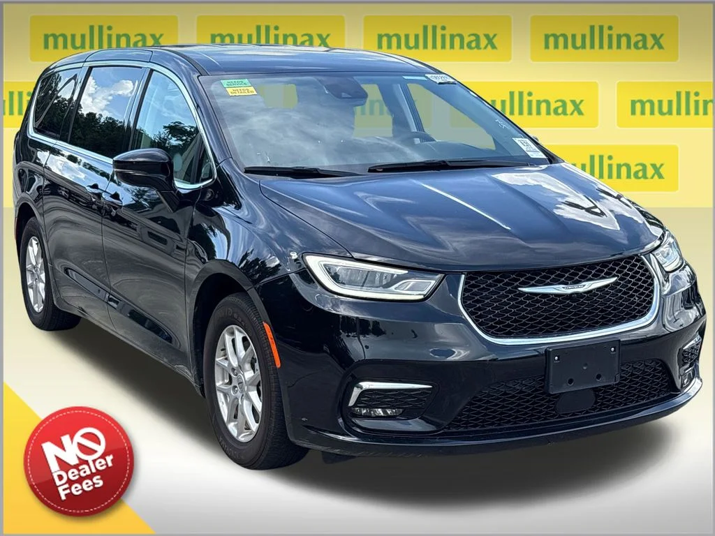 2024 Chrysler Pacifica Touring L's photo