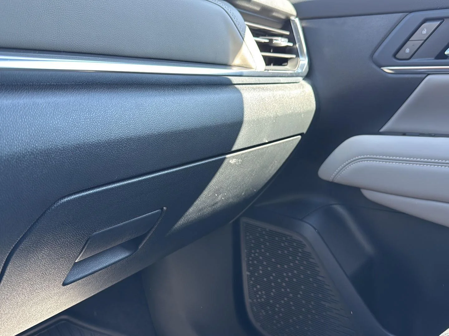 Used 2026 Riverstone Metallic GMC FWD Elevation image 31