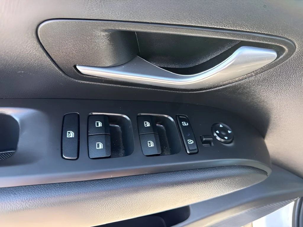 Used 2024 White Hyundai SEL image 23