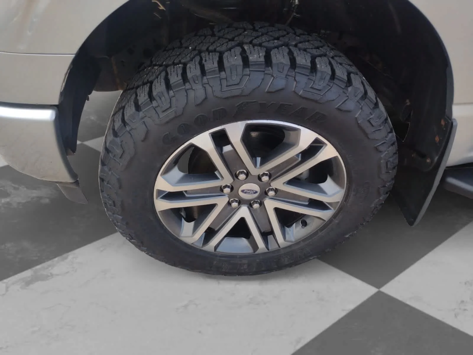 Used 2021 Iconic Silver Metallic Ford XL image 9