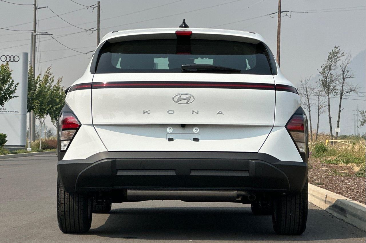 New 2027  Hyundai SE FWD image 4