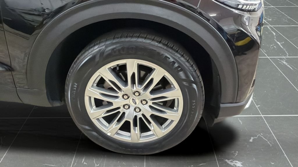 Used 2025 Black Ford Platinum image 23