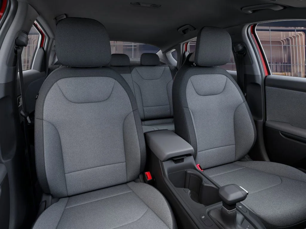 2025 Kia K4 LXS - Photo 30