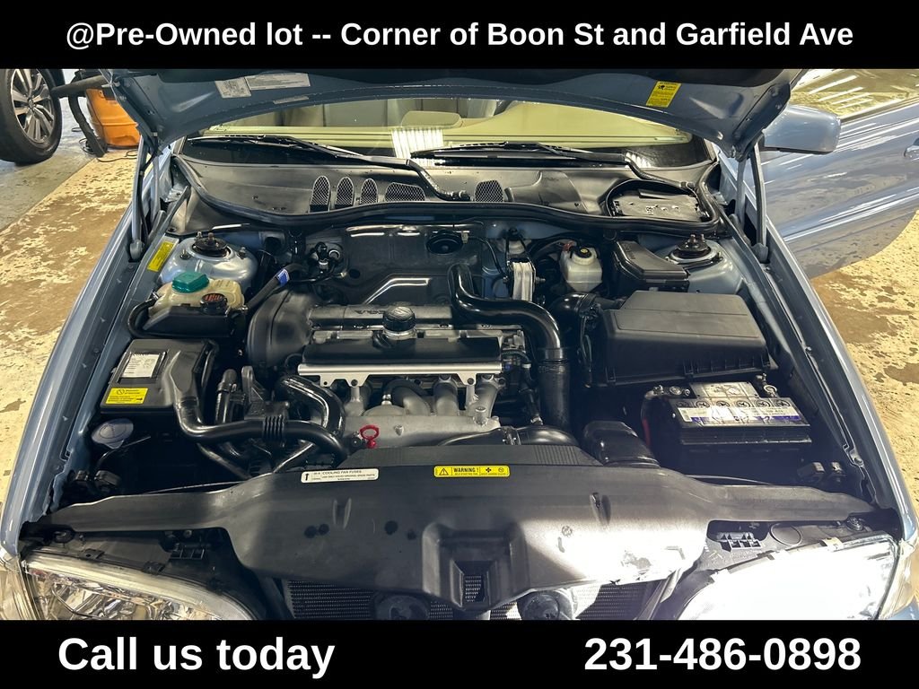 Used 2004  Volvo HT image 9