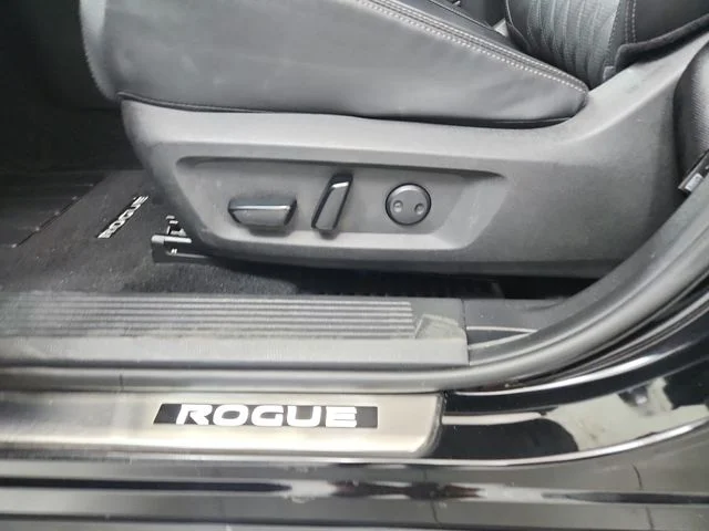 Used 2024 Black Nissan Platinum image 20
