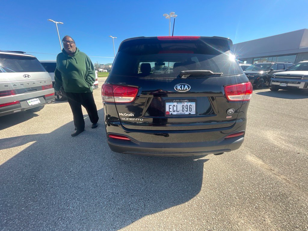 Used 2016 Black Kia L image 5