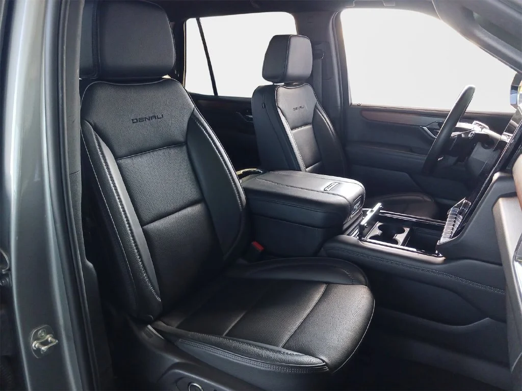 Used 2025 Sterling Metallic GMC Denali image 28