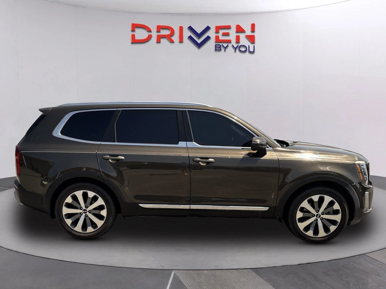 Used 2020 Dark Moss Kia EX image 3