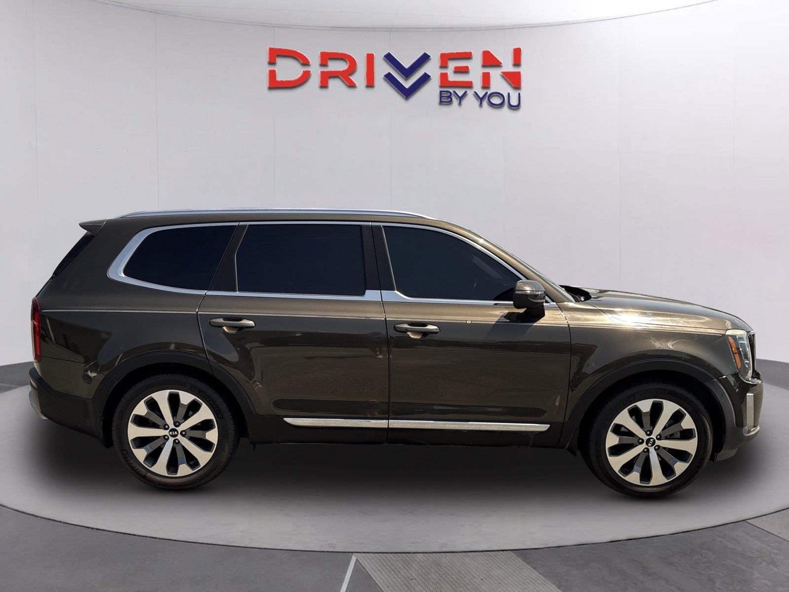 Used 2020 Dark Moss Kia EX image 3