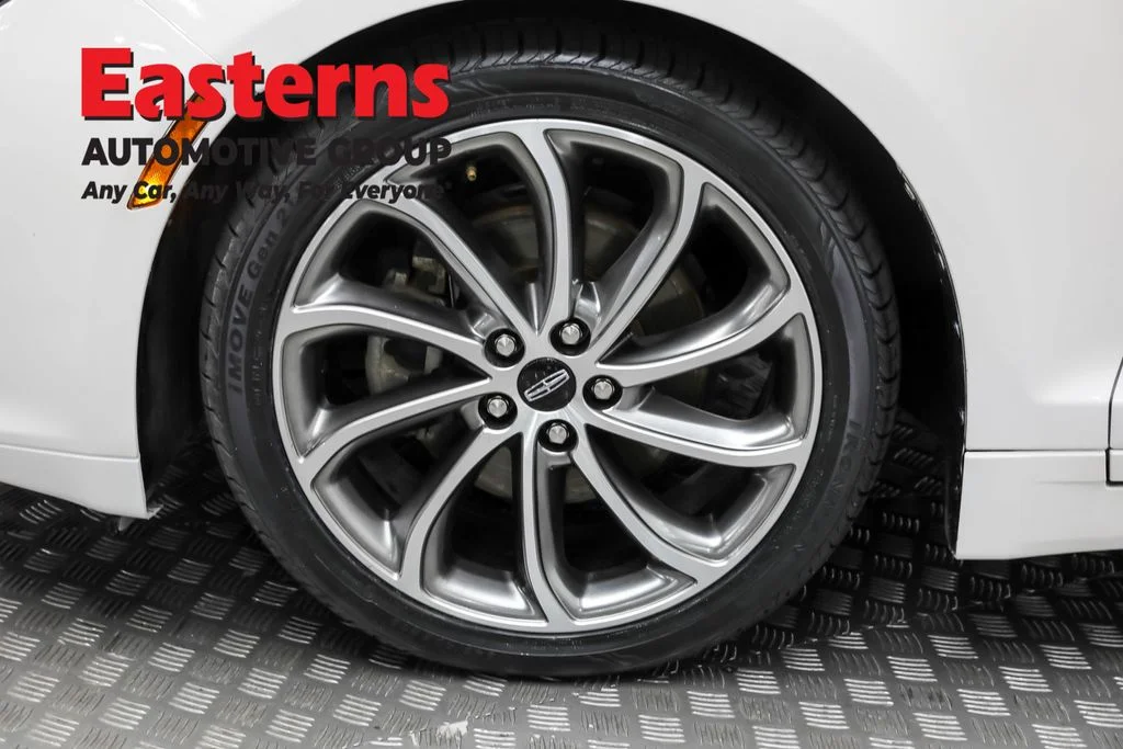 Used 2019 White Lincoln Reserve image 33