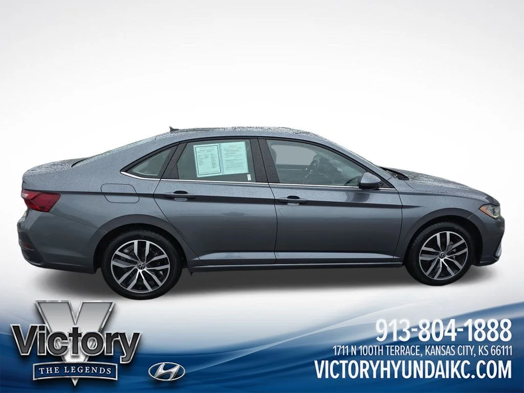 Used 2025  Volkswagen 1.5T SE image 6