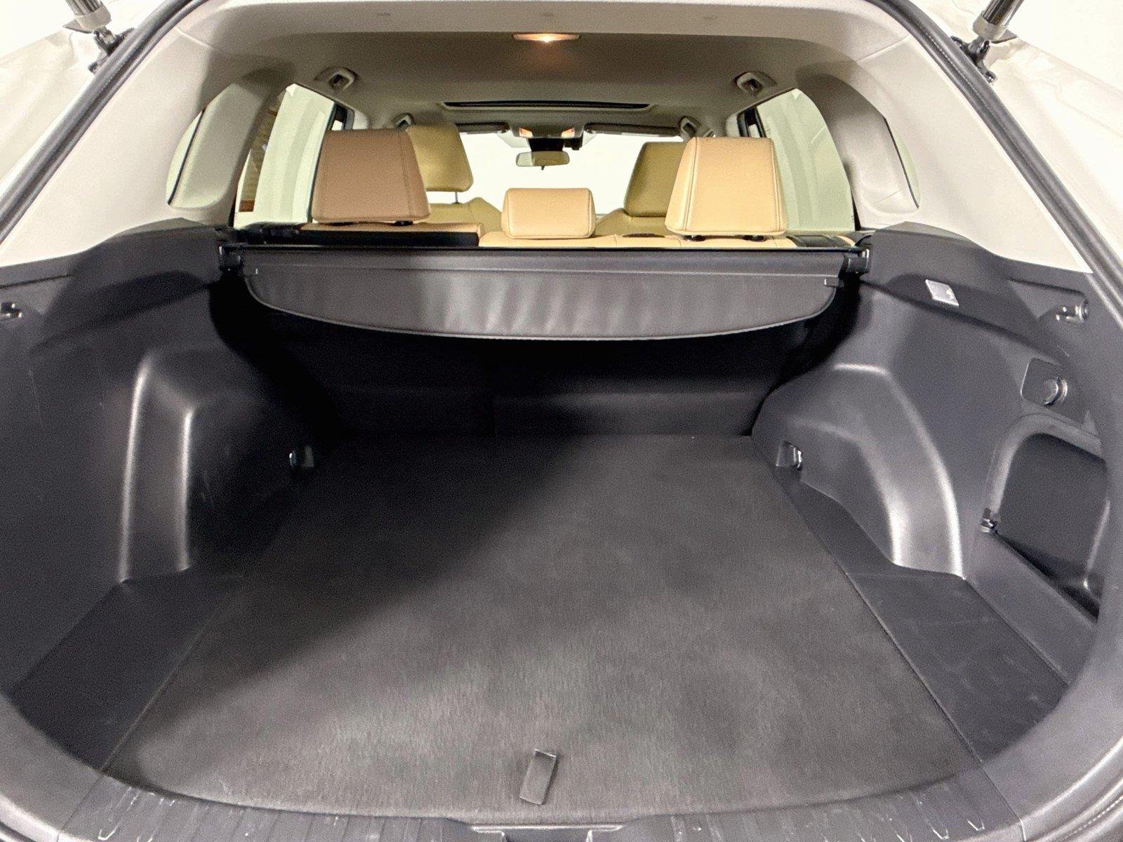 Used 2021 Blizzard Pearl Toyota XLE Premium image 36