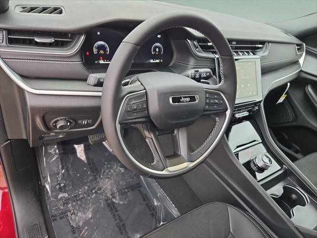 New 2025 Velvet Red Pearl-Coat Exterior Paint Jeep Altitude X image 19