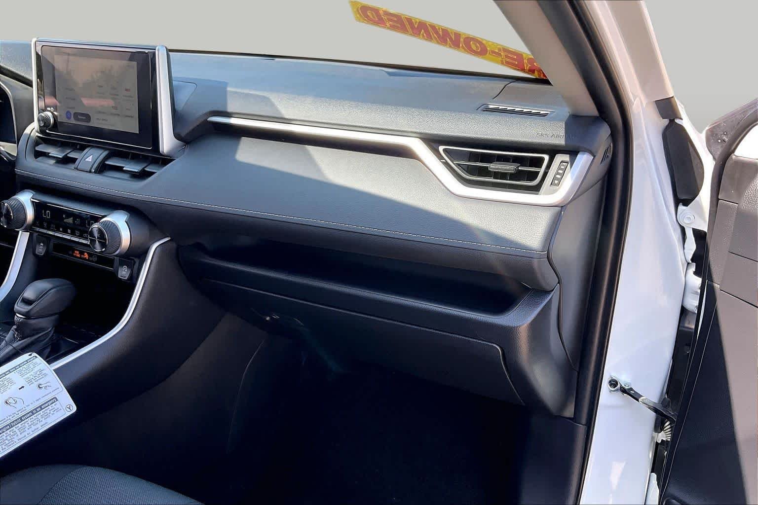 Used 2025 Ice Cap Toyota XLE image 19