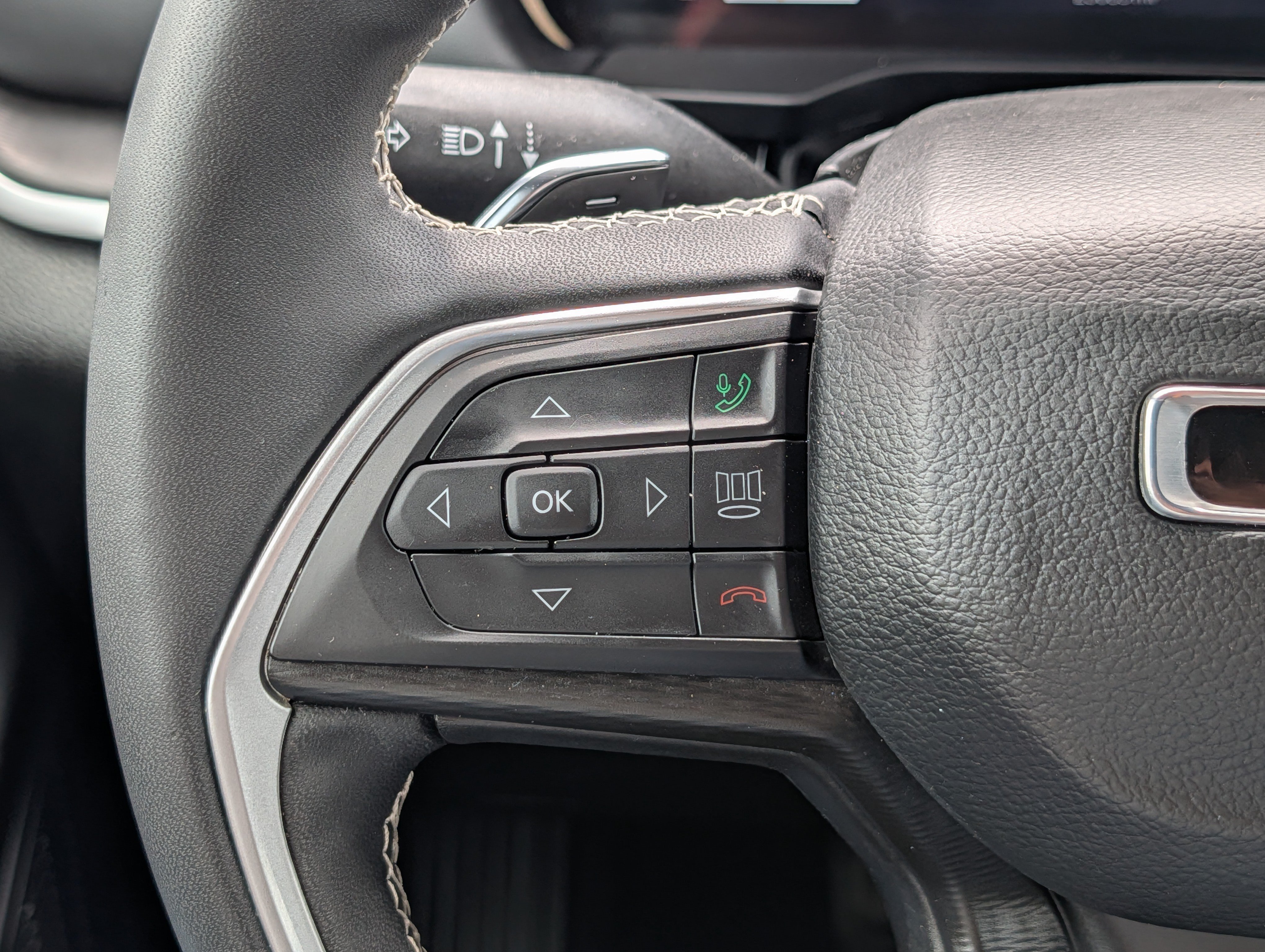 Used 2023 Bright White Clearcoat Jeep Altitude X image 31