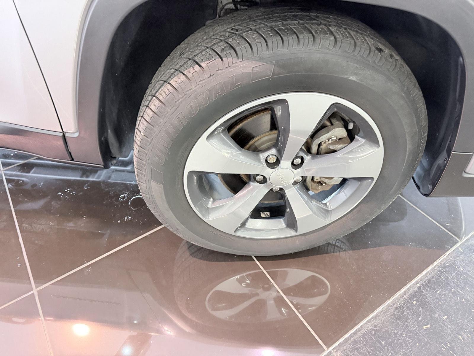Used 2019 Billet Silver Metallic Clearcoat Jeep Limited image 44