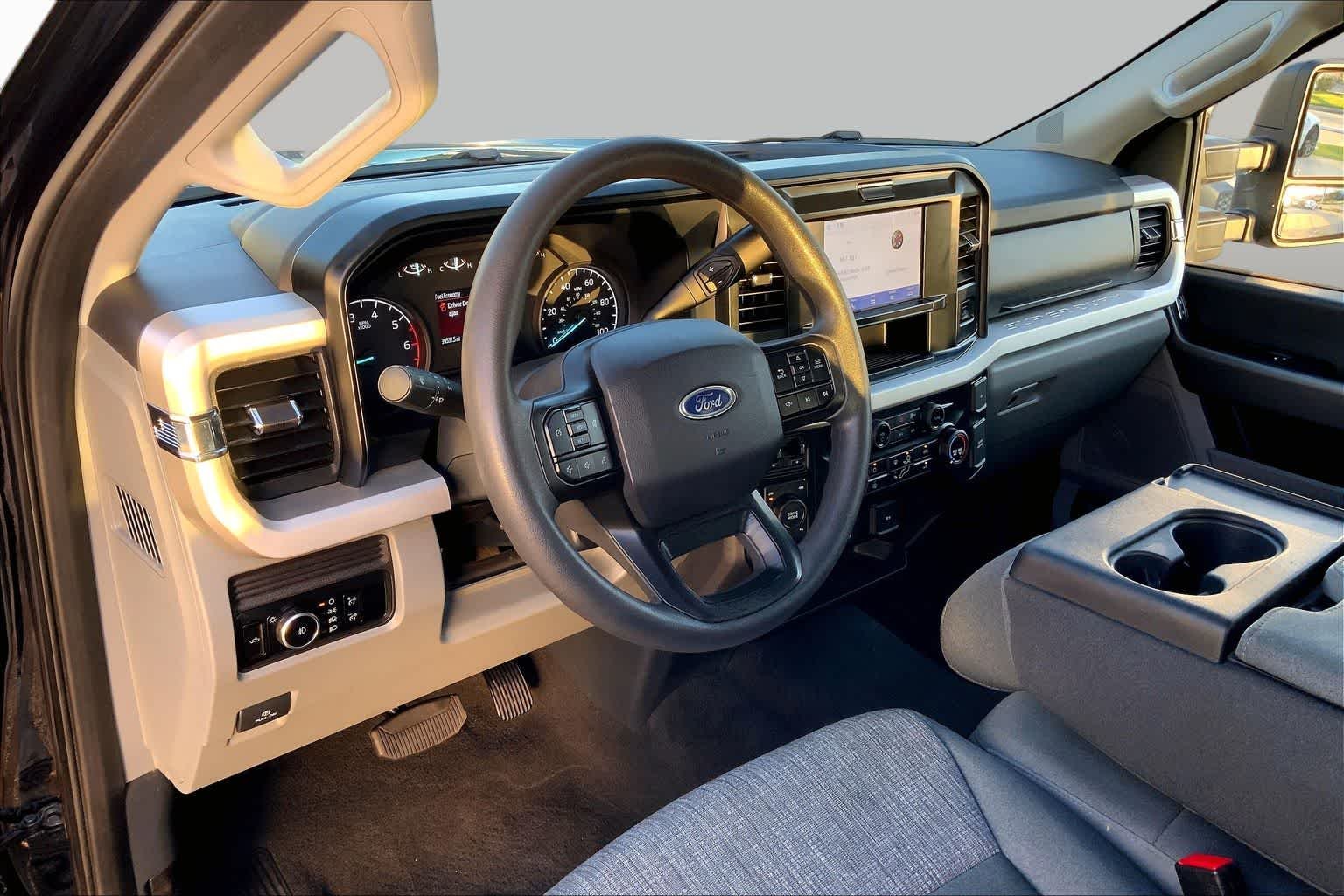 Used 2025 Agate Black Metallic Ford F-250 Pickup XLT image 18
