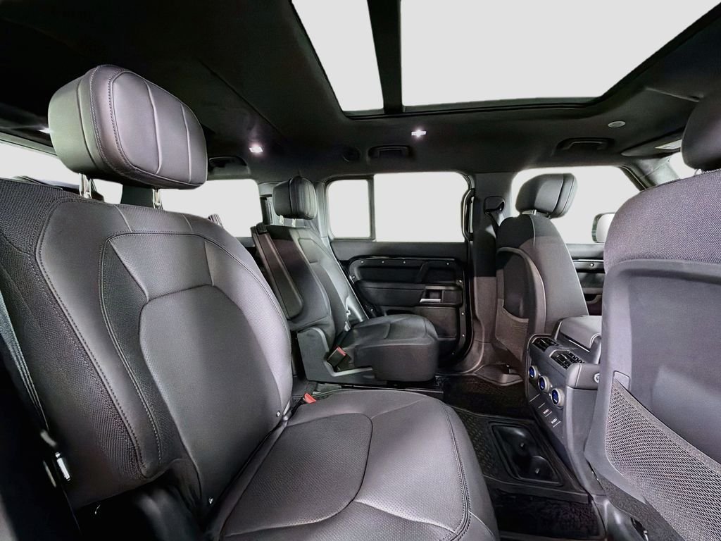 New 2026 Santorini Black Land Rover V8 image 29