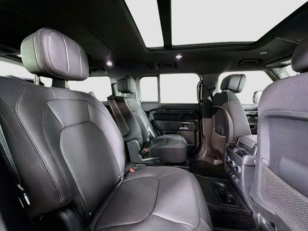 New 2026 Santorini Black Land Rover V8 image 29