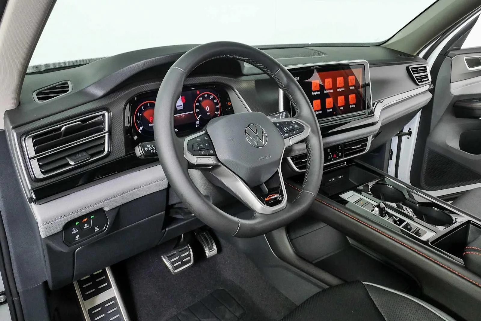 New 2026 Opal White Pearl Volkswagen 2.0T Peak Edition image 4