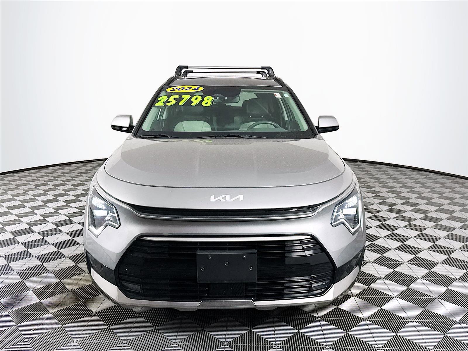 2024 Kia Niro SX Touring photo 2