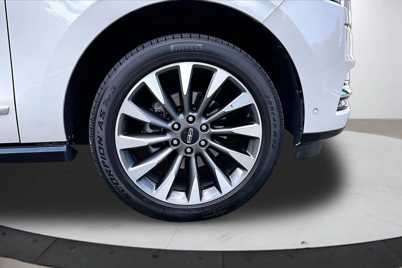 Certified Used 2021 White Lincoln Reserve image 35