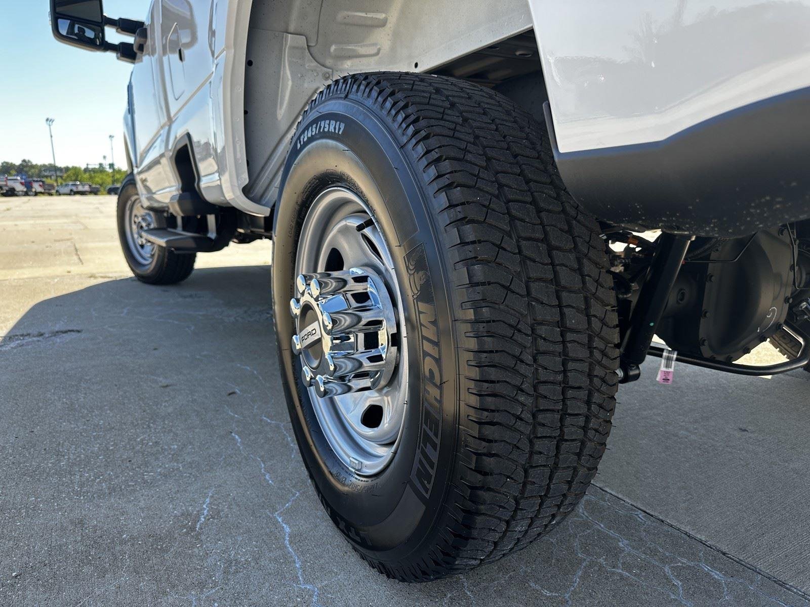 2025 Ford F-350 Super Duty XL - Photo 6