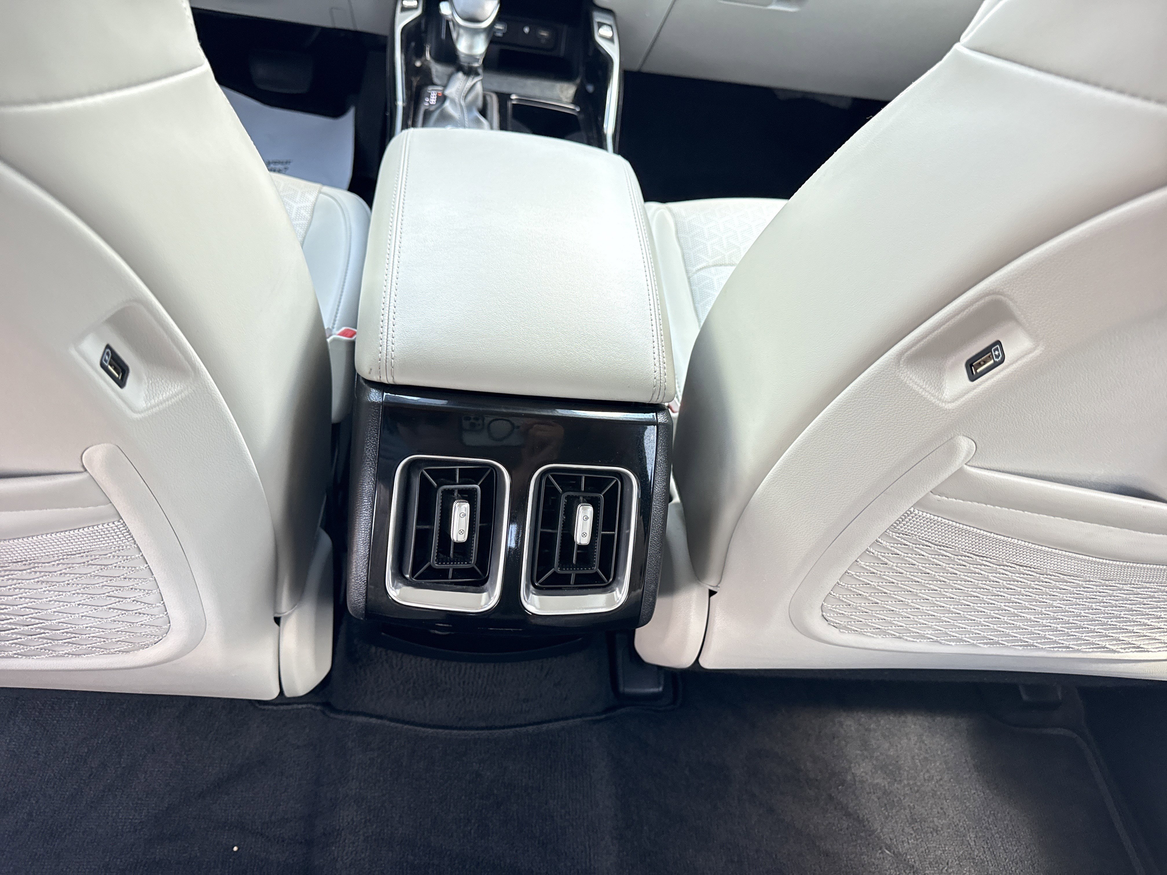 Used 2022 Glacial White Pearl Kia SX image 18