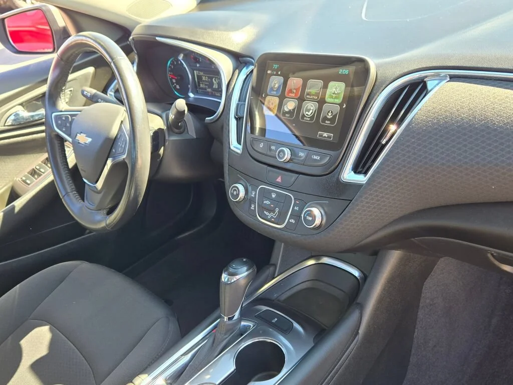 Used 2018 Gray Chevrolet LT image 5