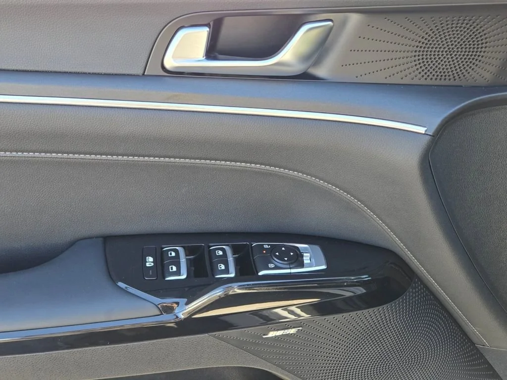 Used 2025 Wolf Gray Kia GT-Line image 17
