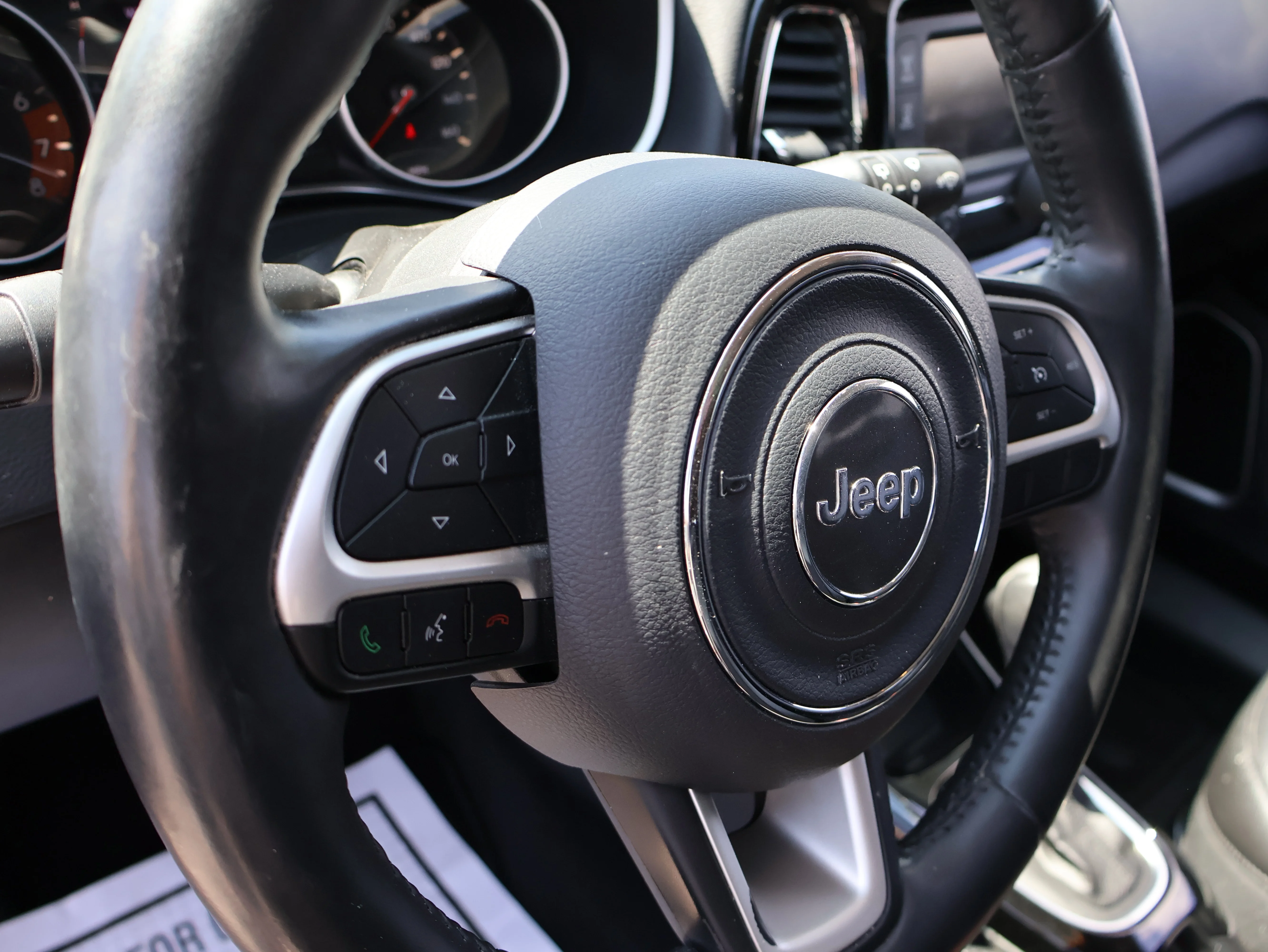 Used 2018 Granite Crystal Metallic Clearcoat Jeep Altitude image 24
