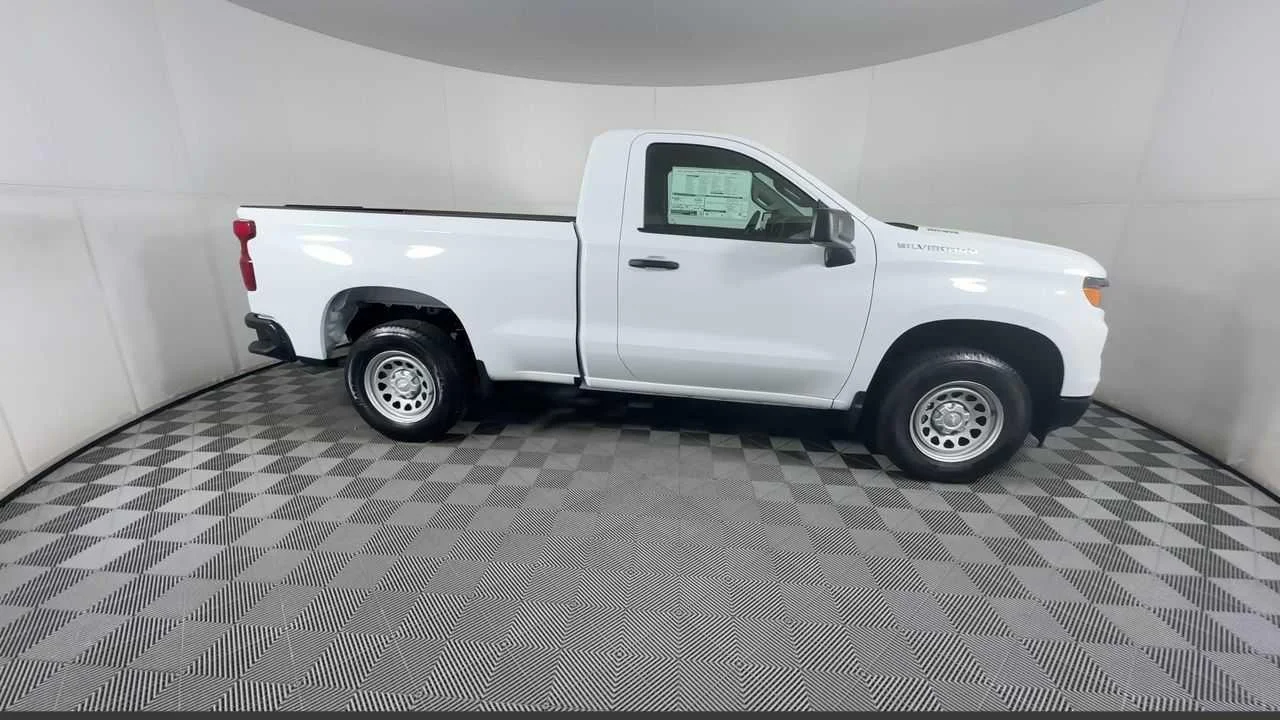 New 2026 Summit White Chevrolet WT image 18