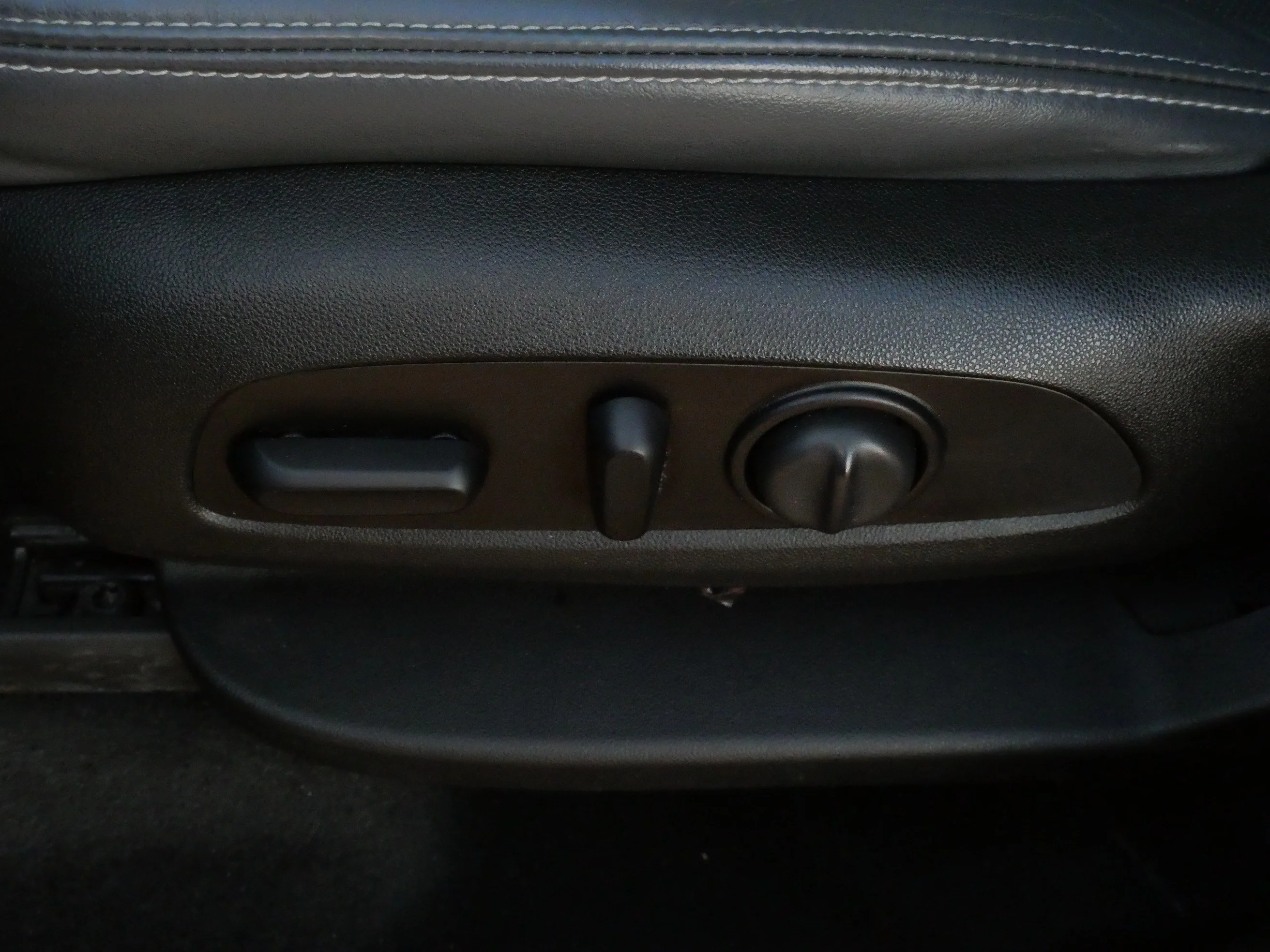 Used 2018 Red Quartz Tintcoat Buick Essence image 20