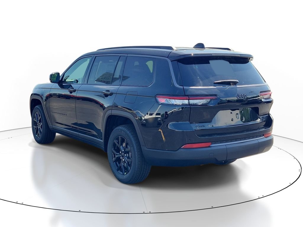 New 2026 Diamond Black Crystal Pearl-Coat Exterior Paint Jeep Laredo image 3