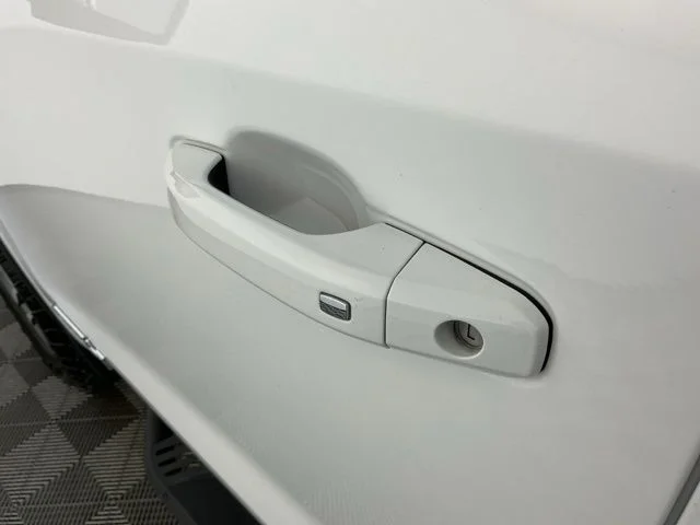 Used 2020 White GMC AT4 image 14