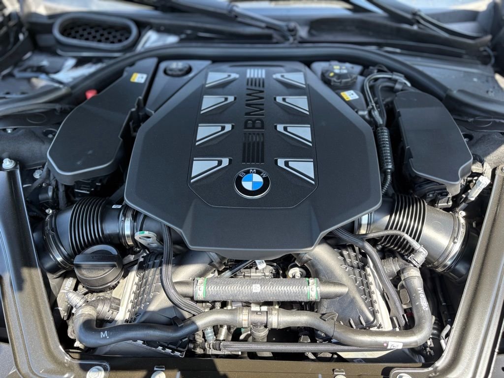 New 2025 Dravit Grey Metallic BMW 760i xDrive image 27