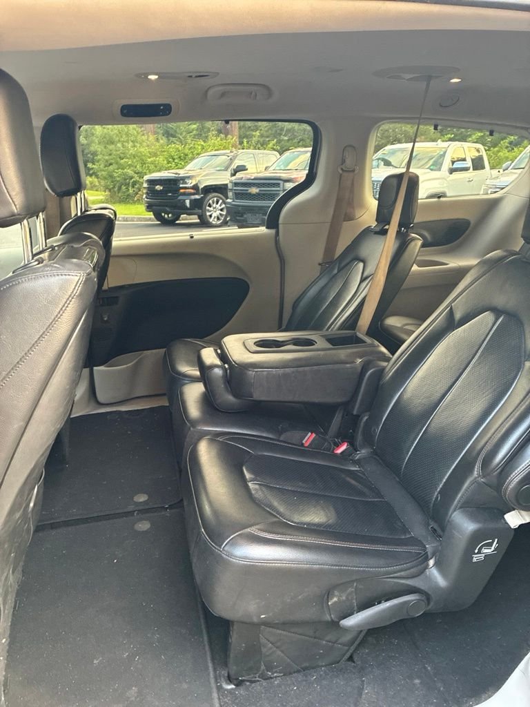 Used 2018 Silver Chrysler Touring L Plus image 10