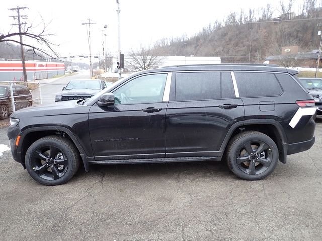New 2026 Diamond Black Crystal Pearl-Coat Exterior Paint Jeep Limited image 2