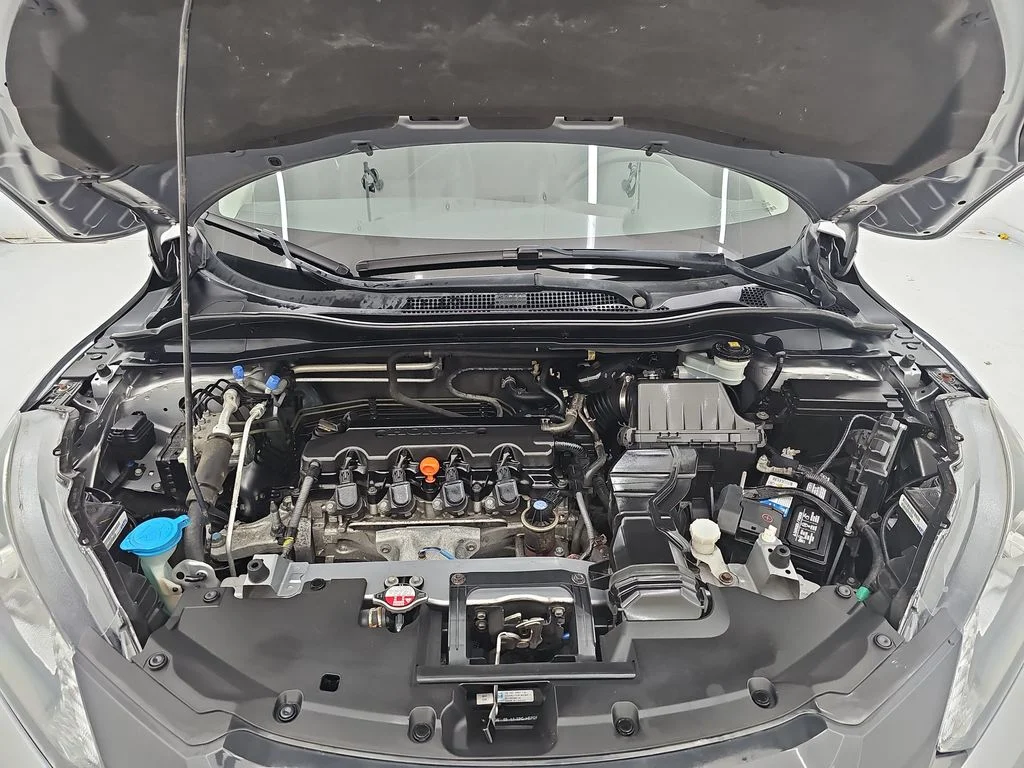 Used 2018 Silver Honda LX image 33