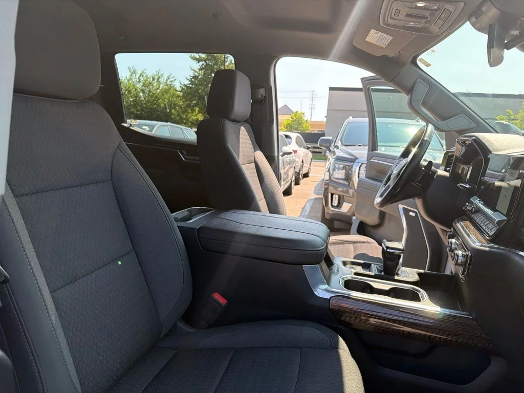 Used 2024 White GMC Elevation image 23
