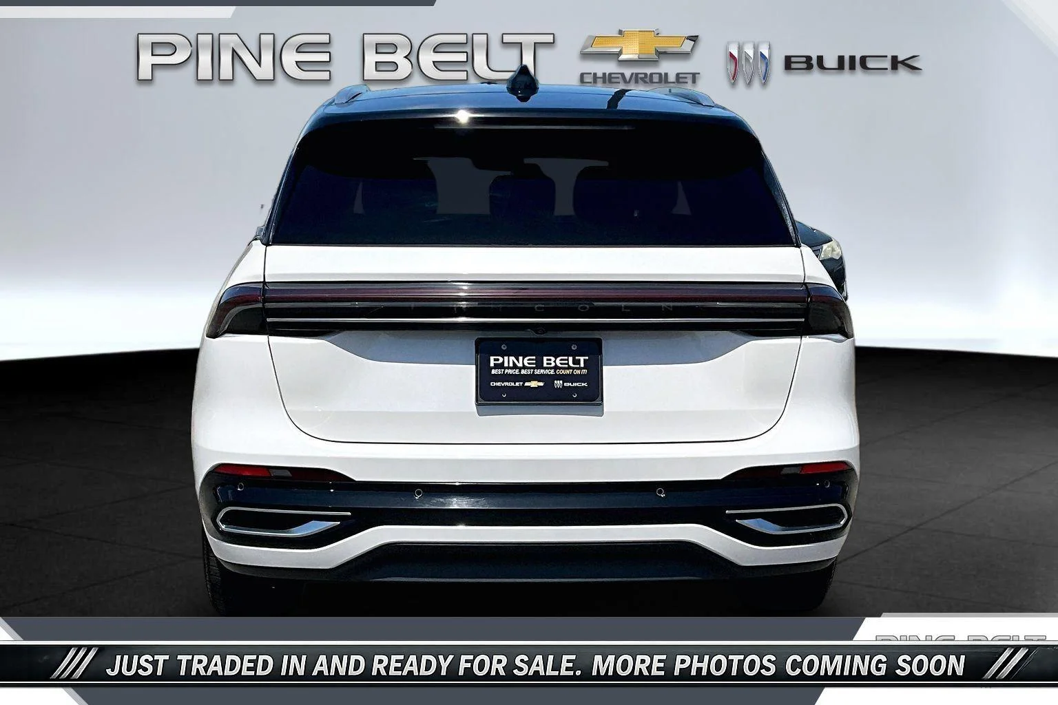 Used 2024 White Platinum Metallic Tri-Coat Lincoln Black Label image 4