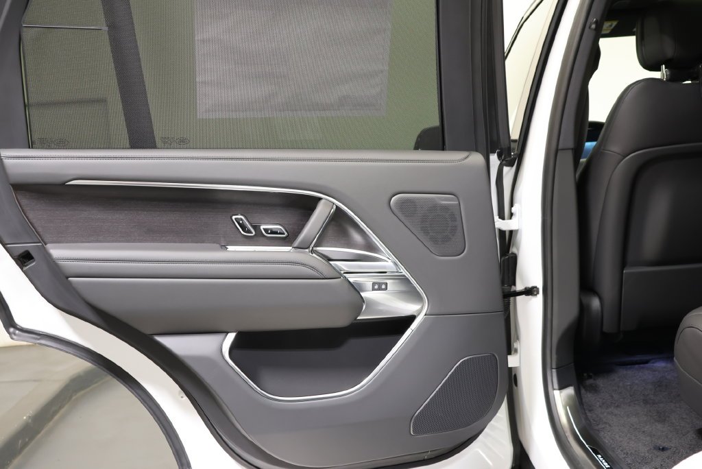 New 2027 Fuji White Land Rover SE image 31
