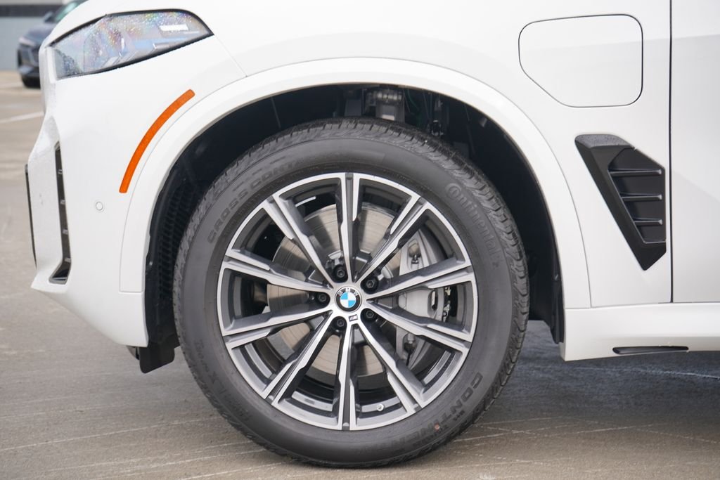 New 2026 Alpine White BMW xDrive50e image 5