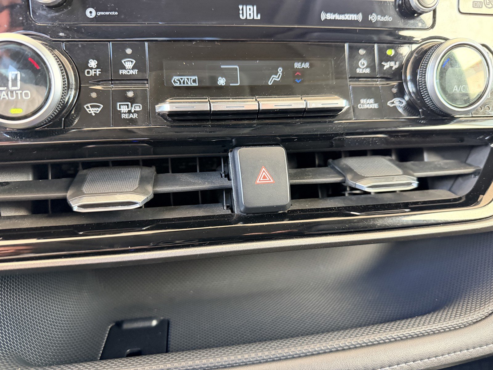 2020 Toyota Highlander Limited - Photo 12