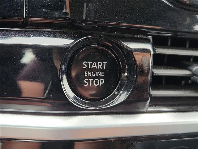 Used 2025 Green Nissan SL Front-Wheel Drive image 16