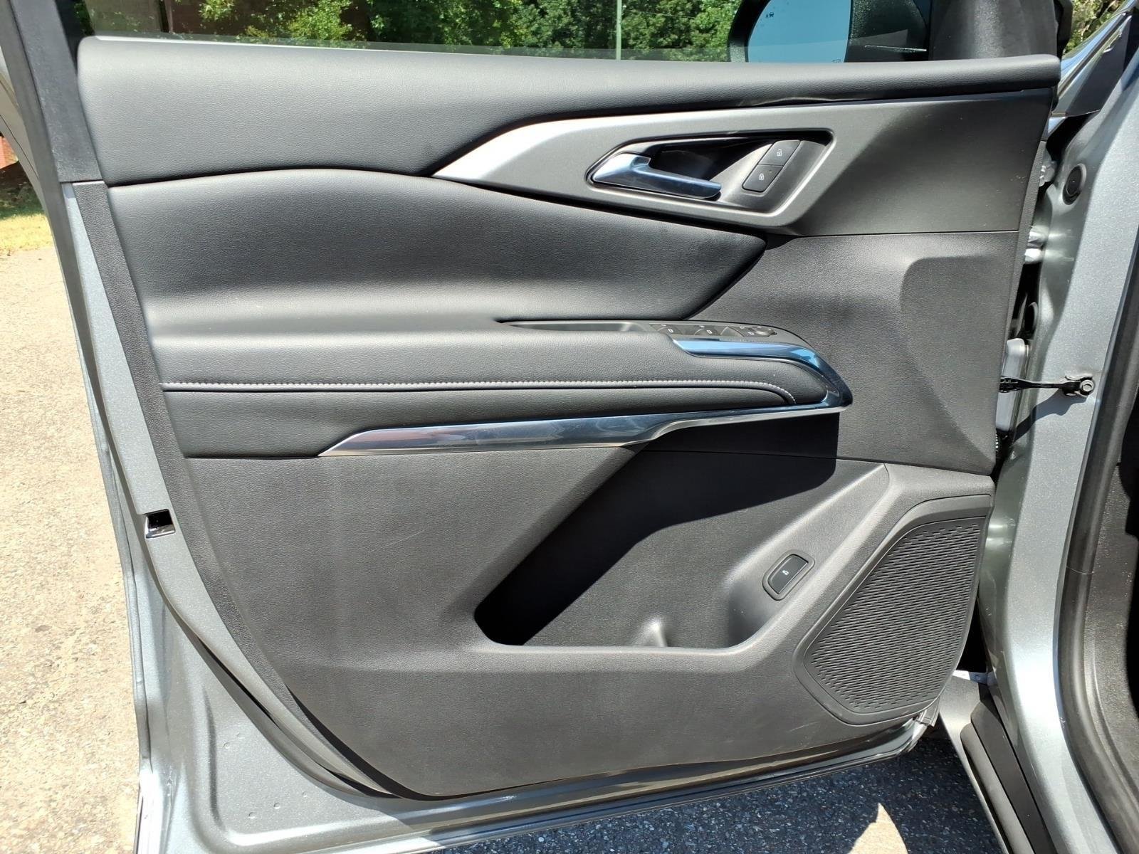 Used 2026 Sterling Gray Metallic Chevrolet FWD LT image 31