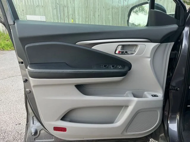 Used 2018  Honda EX-L image 10