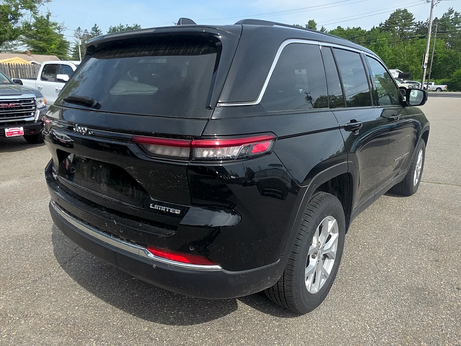Certified Used 2023 Diamond Black Crystal Pearlcoat Jeep Limited 4x4 image 5
