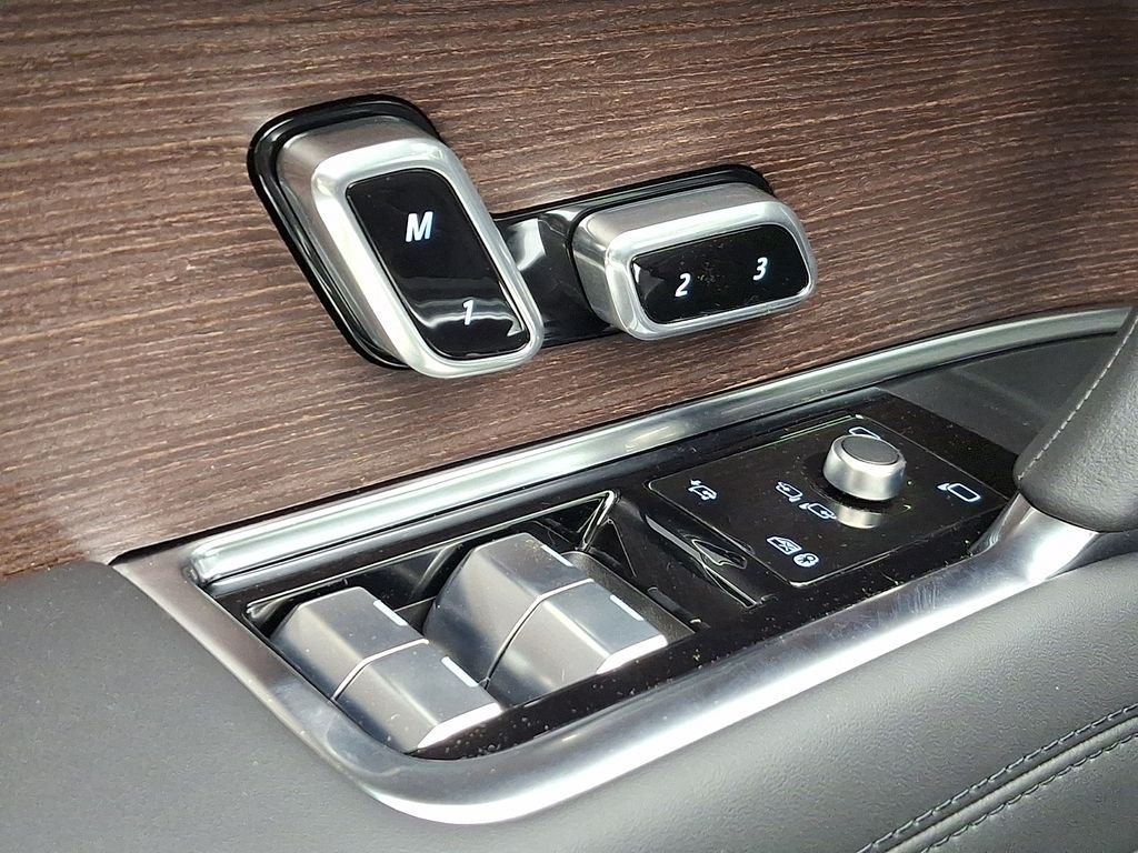 New 2026 Santorini Black Land Rover SE image 21