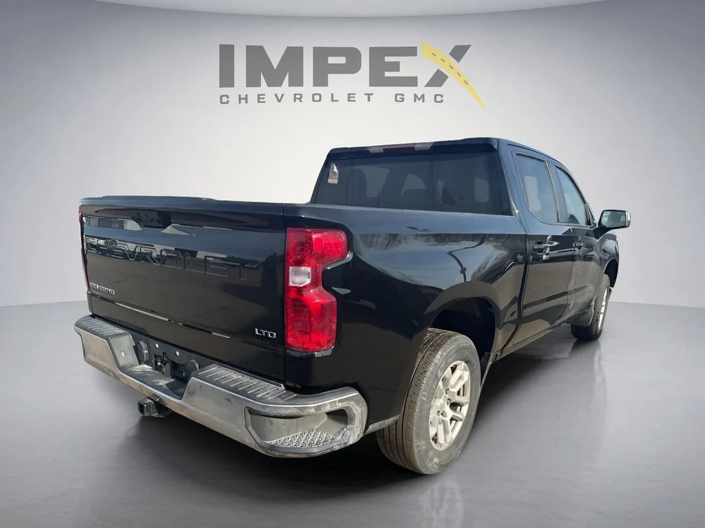 Used 2022 Black Chevrolet LT image 3